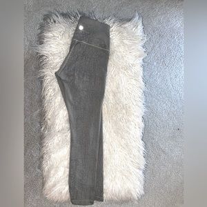 NEW—Lululemon Wunder Train High-Ride Tight 25”